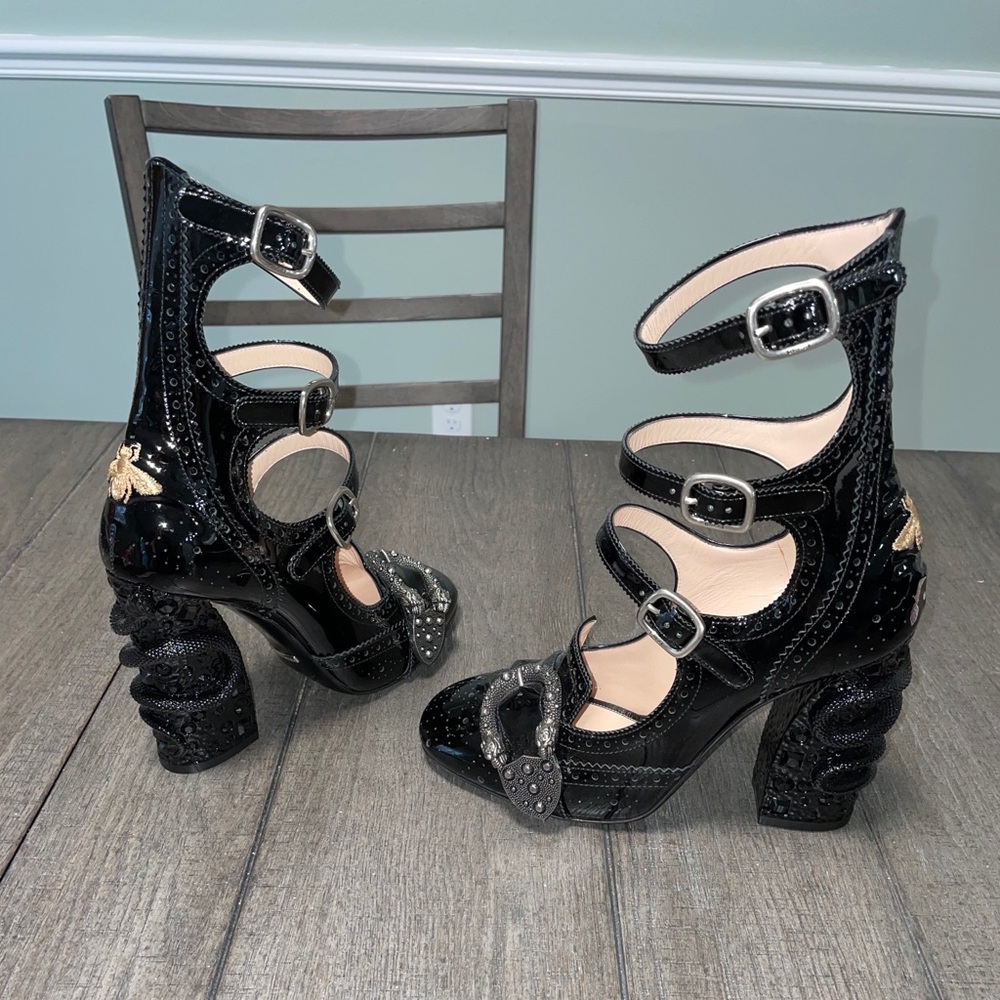 GUCCI PATENT LEATHER EMBELLISHED PUMPS - Picture 5 of 11